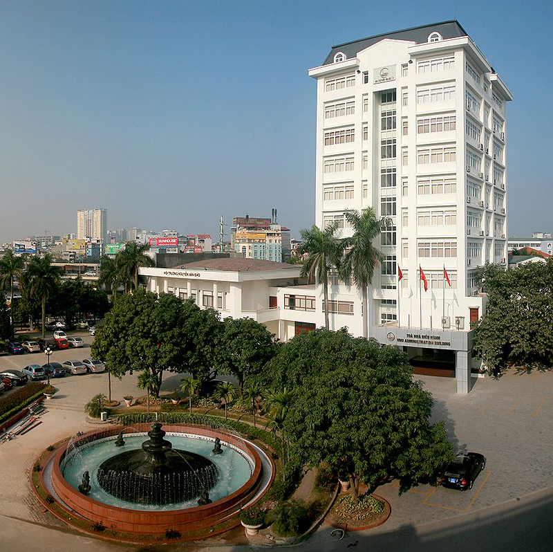 Main roads in Cau Giay district near Ping Diamond Hotel